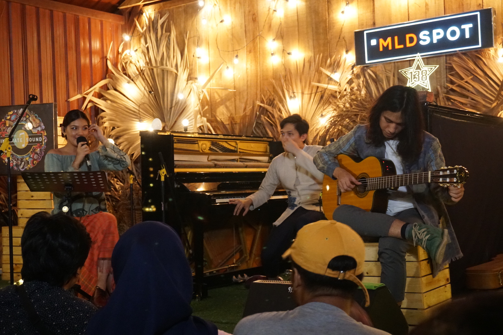 Monita, Gerald dan Aga Menyejukkan Surabaya yang Panas